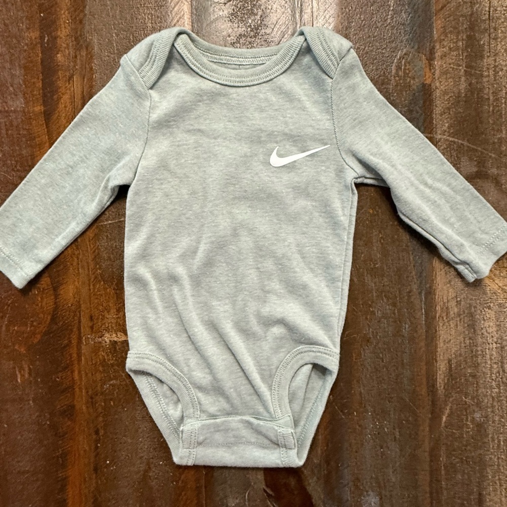 Nike Long Sleeve Onesie‎ GUC